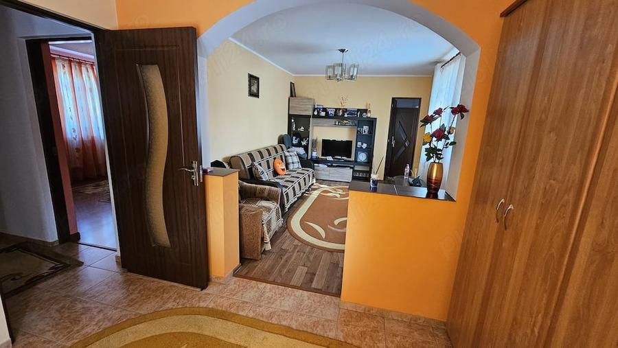 Casă cu 4 camere cu Teren 3405 Mp în Suraia