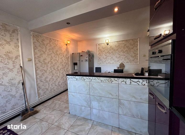 Casă cu 6 camere cu Teren 350 Mp în Cug