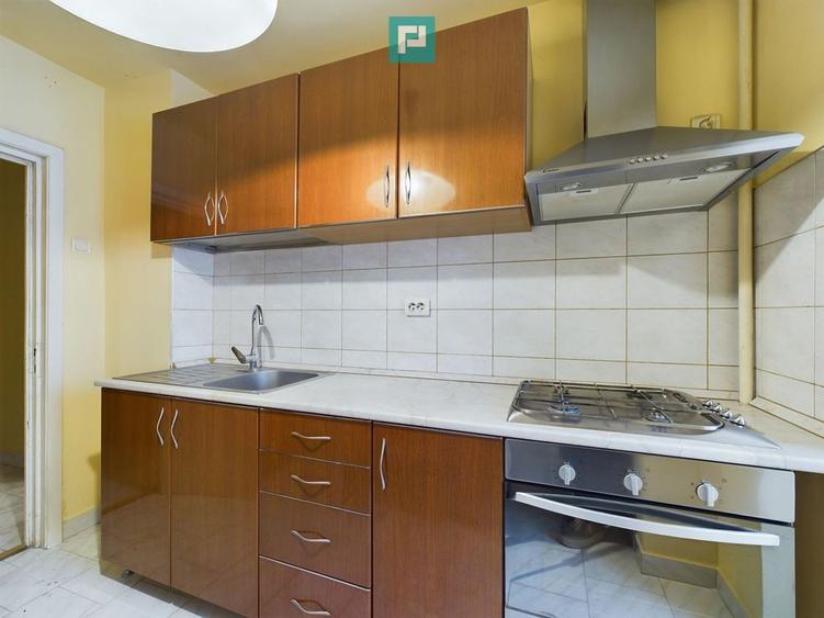 Apartament cu 3 camere decomandat în Central
