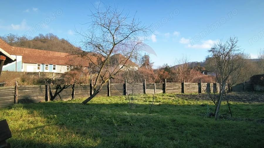 Casă cu 4 camere cu Teren 1084 Mp în Vale