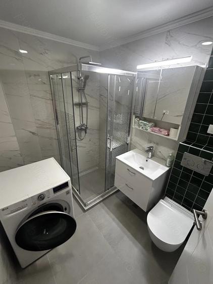 Apartament cu 3 camere decomandat în Energia