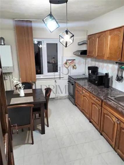 Apartament cu 3 camere decomandat, mobilat în Lipovei