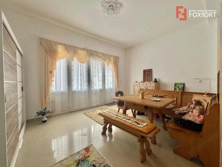 Casă cu 9 camere cu Teren 578 Mp în Ghiroda