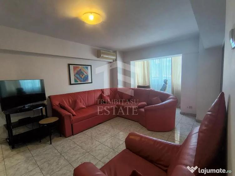 Apartament cu 3 camere semidecomandat în Panduri