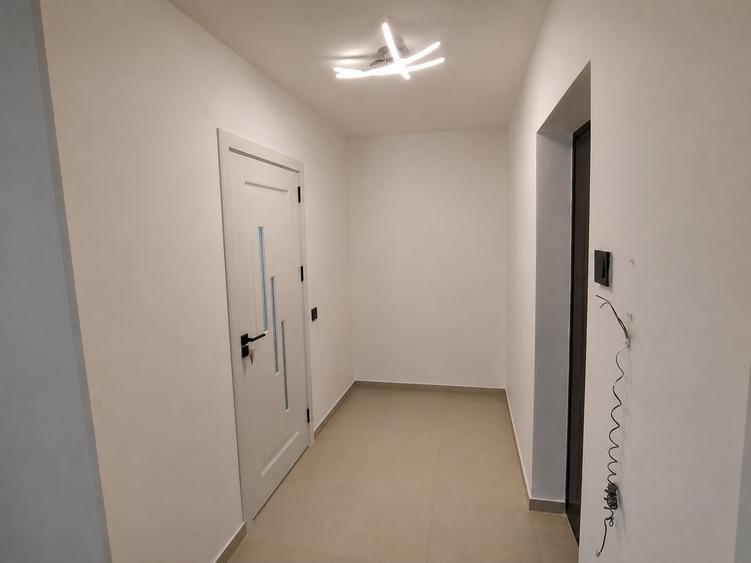 Apartament cu 2 camere semidecomandat, mobilat în Rahova