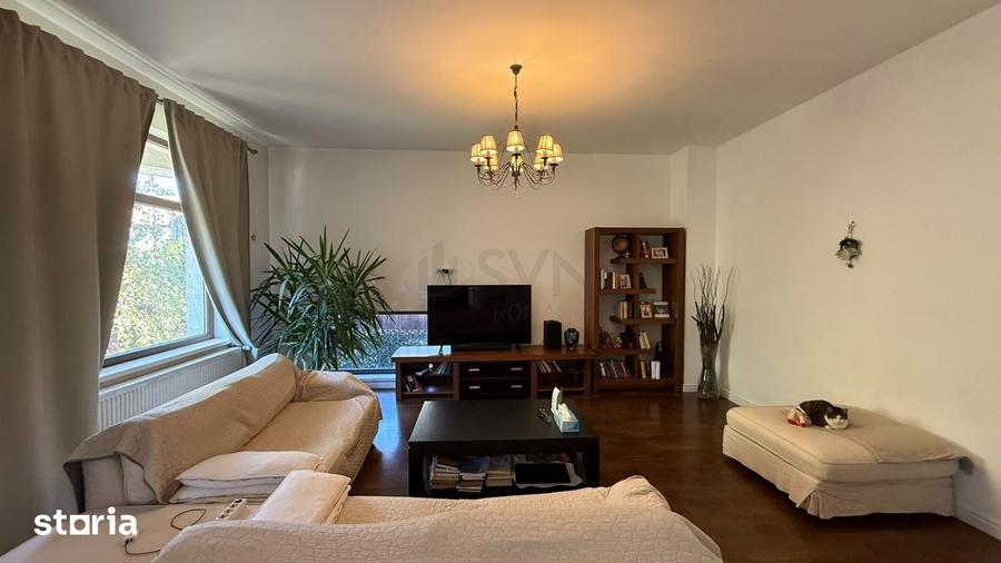 Casă cu 7 camere cu Teren 187 Mp în Grivița