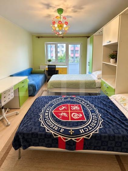 Apartament cu 4 camere semidecomandat, mobilat în Plopilor