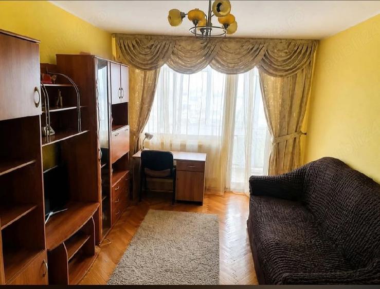 Apartament cu 3 camere decomandat în Siret