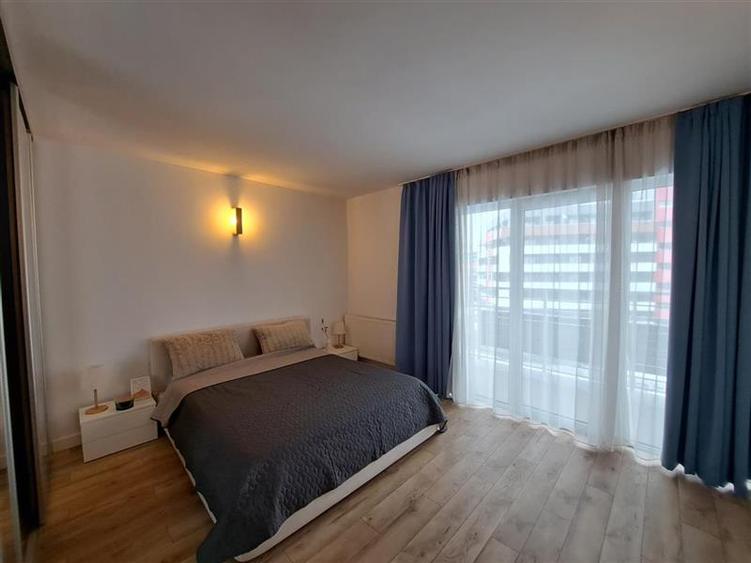 Apartament cu 5 camere decomandat, mobilat în Bună Ziua