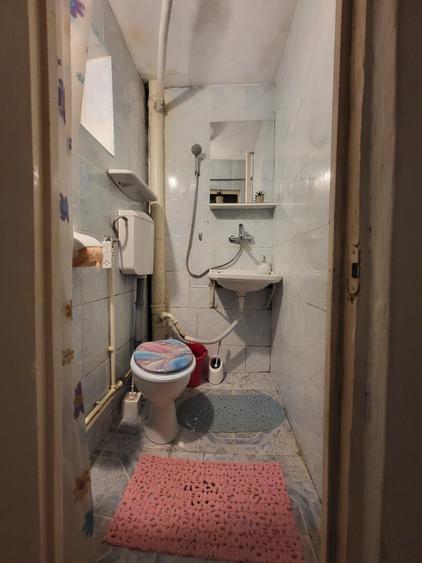 Apartament cu 2 camere semidecomandat în Podu Roș