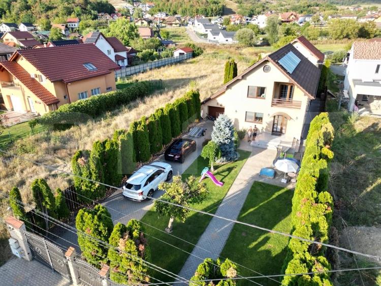 Casă individuală cu 4 camere cu Canalizare în Corunca