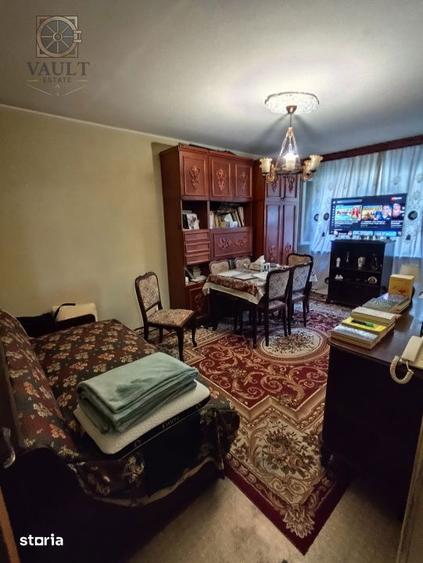 Apartament cu 3 camere decomandat în Rahova