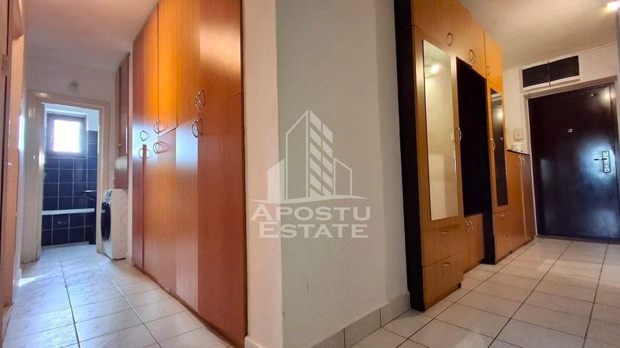 Apartament cu 4 camere decomandat, mobilat în Central