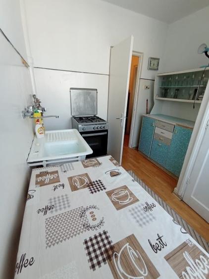 Apartament cu 2 camere semidecomandat, mobilat în Central