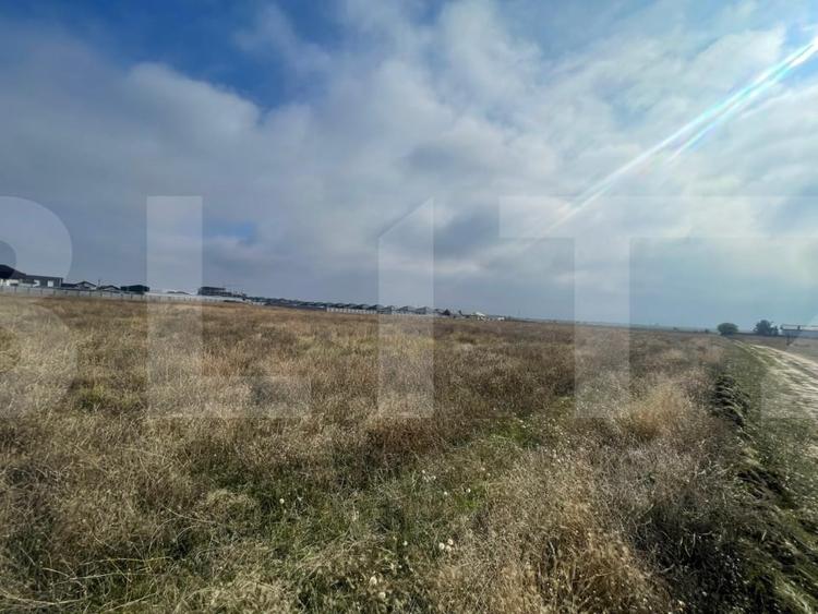 Teren Construcții intravilan de 27236 mp, în Exterior Est