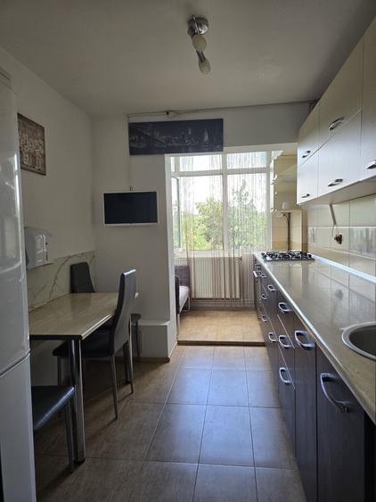 Apartament cu 3 camere decomandat în Micro 16