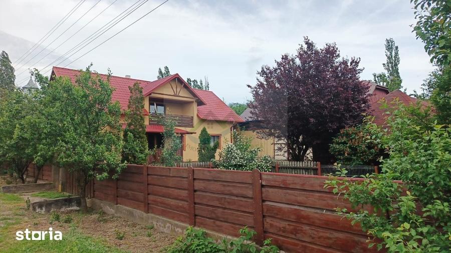 Casă cu 4 camere cu Teren 1700 Mp în Horodnic