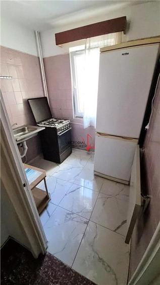 Apartament cu 2 camere semidecomandat în Teiul Doamnei