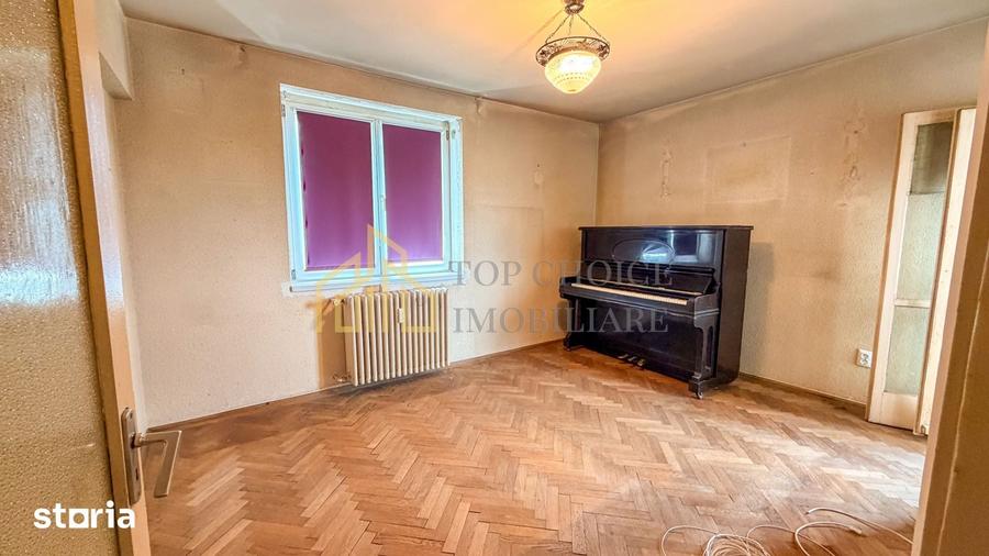 Apartament cu 3 camere decomandat în Tei
