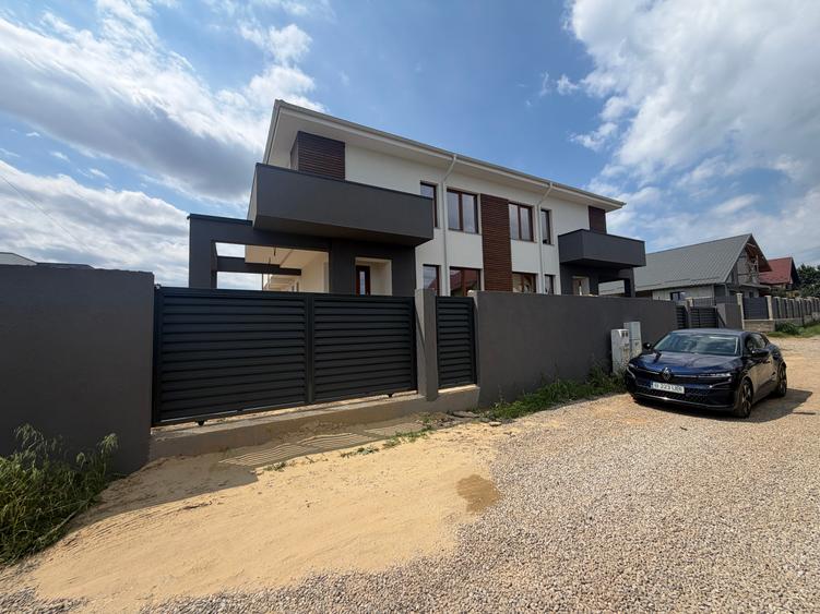 Duplex cu 4 camere cu Garaj în Păulești