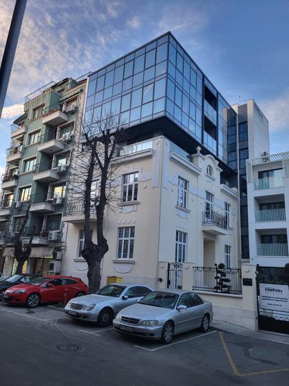 Casă individuală cu 10 camere cu Canalizare în Central