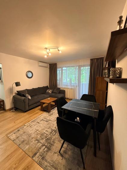 Apartament cu 3 camere semidecomandat în Drumul Taberei