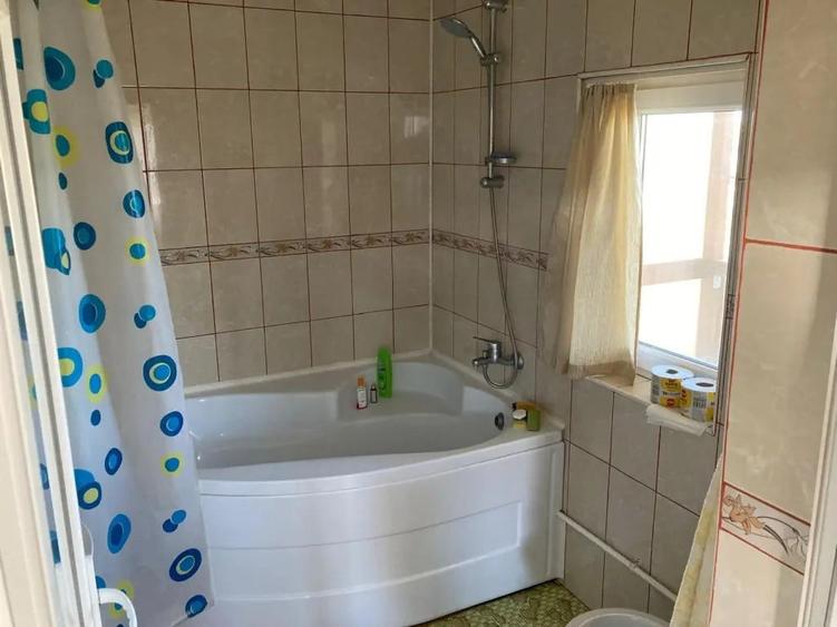 Casă cu 5 camere în Ciupercenii Noi