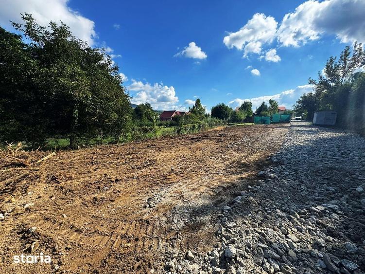 Teren de 900 mp, în Bucium