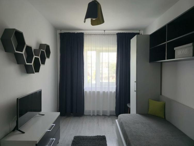 Apartament cu 3 camere semidecomandat în Dacia