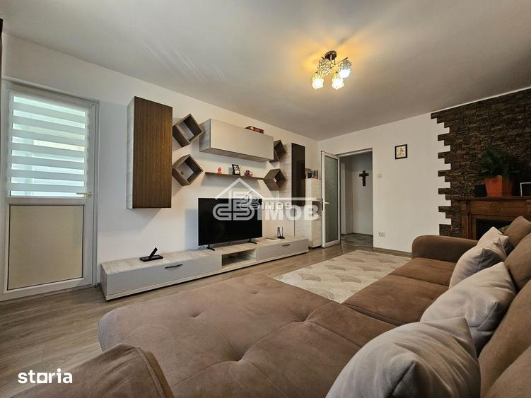 Apartament cu 3 camere decomandat în Micro 11