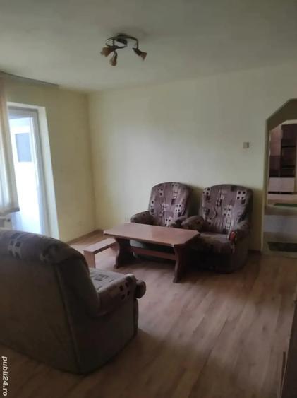 Apartament cu 4 camere semidecomandat în Central