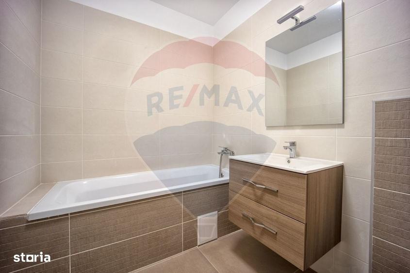 Apartament cu 3 camere decomandat în Cristian