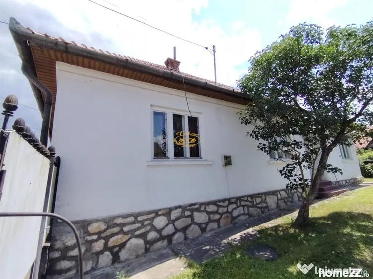 Casă cu 2 camere cu Teren 469 Mp în Central