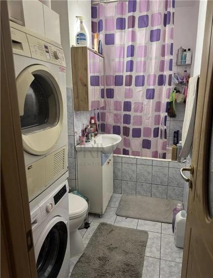 Apartament cu 2 camere semidecomandat, mobilat în Dâmbovița