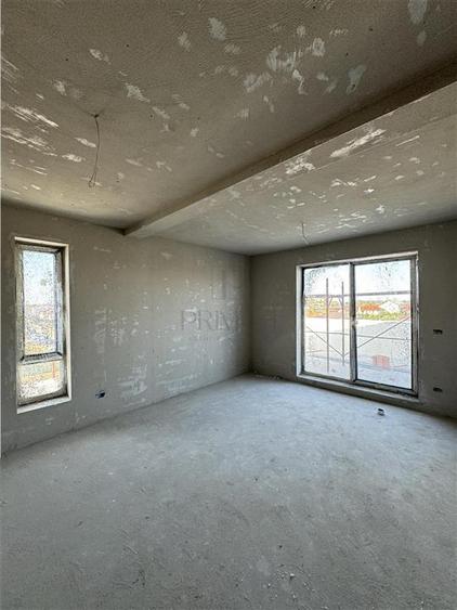 Penthouse cu 3 camere semidecomandat în Giroc