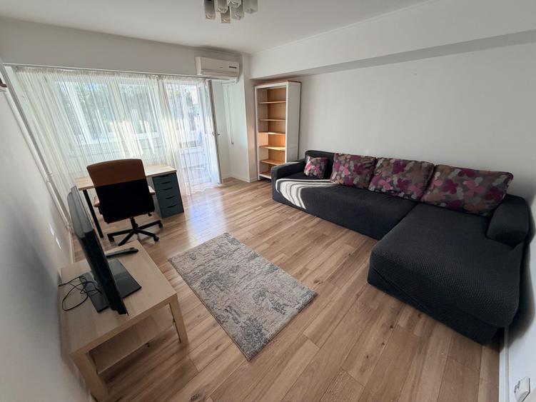 Apartament cu 3 camere decomandat în Berceni