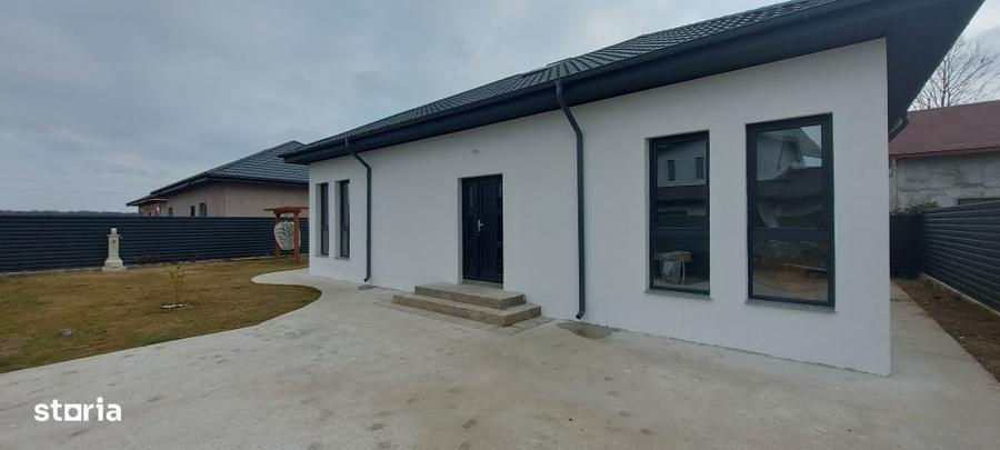 Casă cu 4 camere în Periș