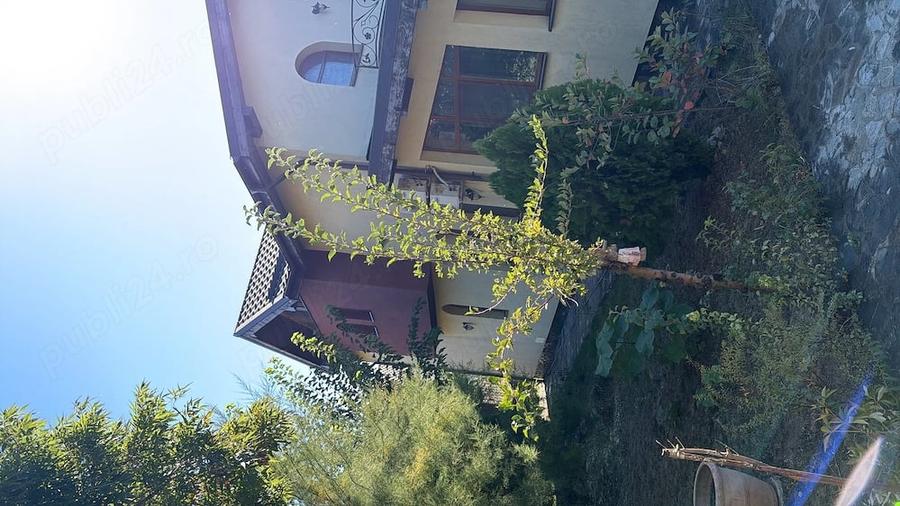 Casă cu 5 camere cu Teren 1000 Mp în Central