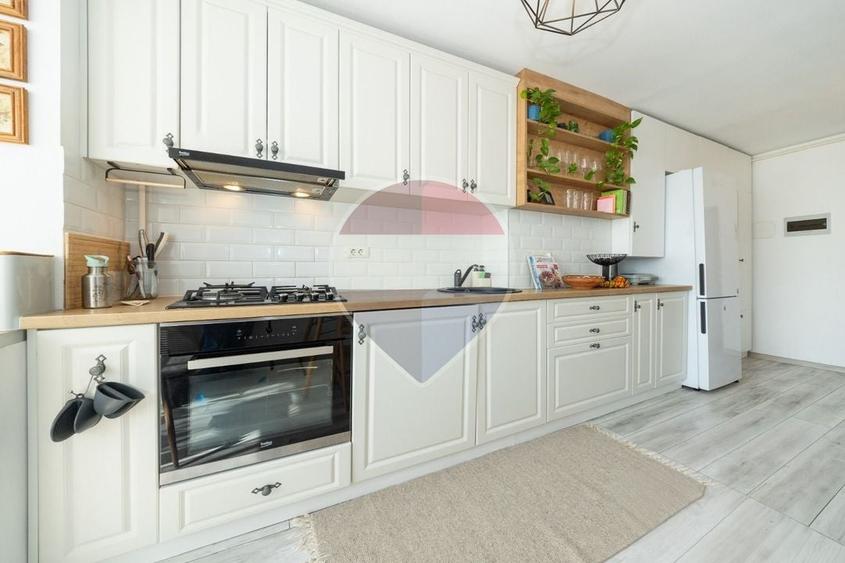 Apartament cu 3 camere semidecomandat în Gării