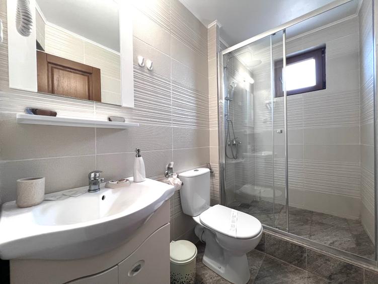 Casă cu 8 camere cu Teren 400 Mp în Central