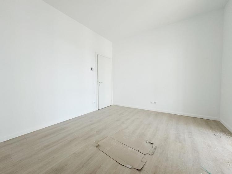 Penthouse cu 3 camere decomandat în Aradului