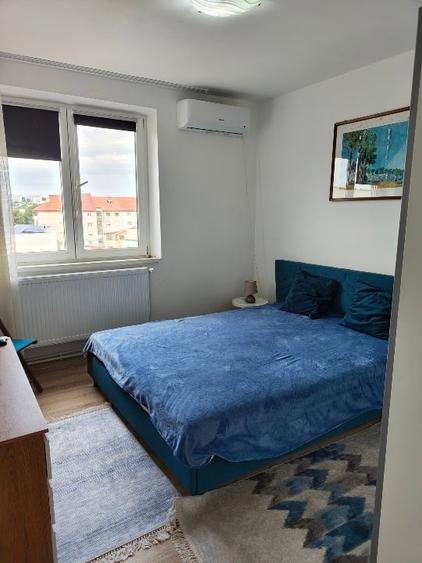 Apartament cu 3 camere semidecomandat, mobilat în Faleza Nord