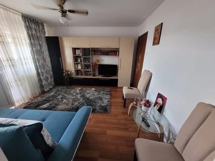 Apartament cu 3 camere decomandat în Berca