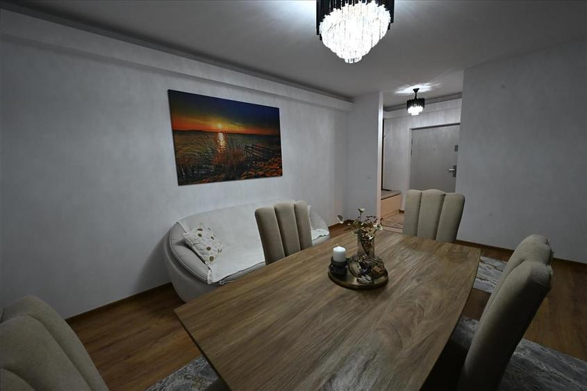 Apartament cu 3 camere decomandat, mobilat în Ultracentral
