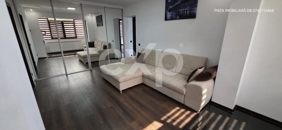 Apartament cu 3 camere semidecomandat, mobilat în Micro 9
