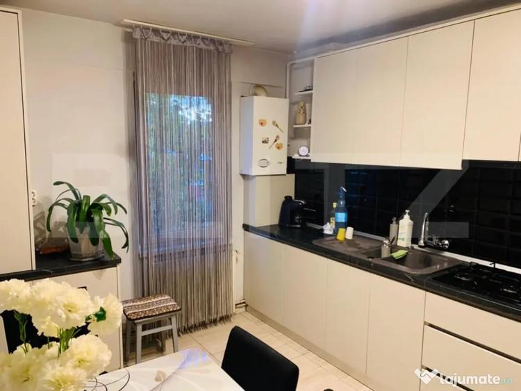 Apartament cu 3 camere decomandat, mobilat în Central
