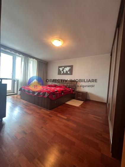 Apartament cu 4 camere decomandat în Mărăței