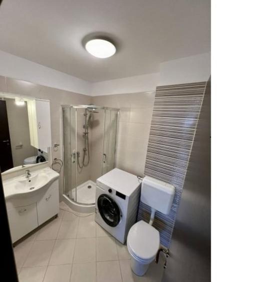 Apartament cu 3 camere decomandat în Vitan