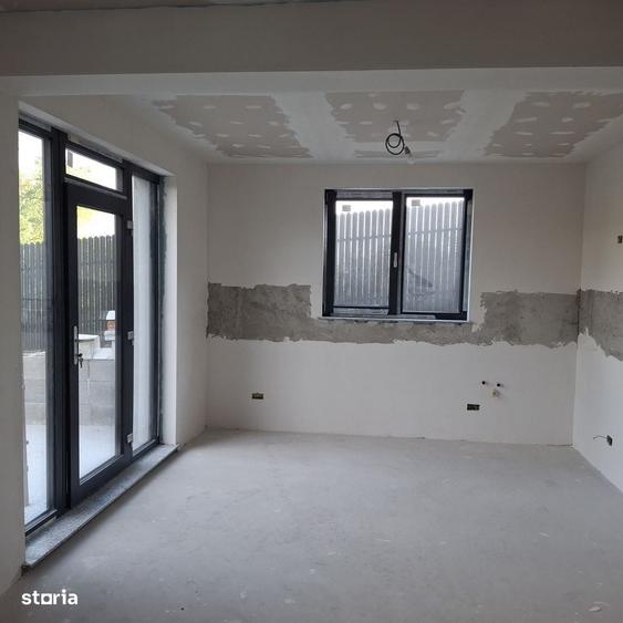 Casă cu 4 camere în Exterior Vest