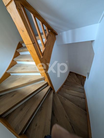 Apartament cu 5 camere decomandat în Barbu Văcărescu